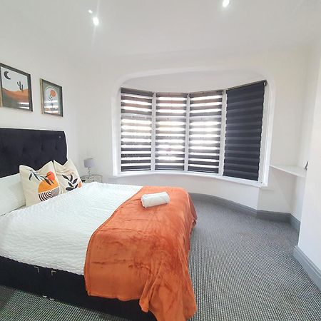 Only Family Groups - Pets Stay For Free - Sleeps 8 - Sofabed Blackpool Exterior foto