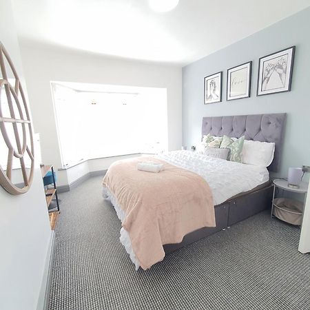 Only Family Groups - Pets Stay For Free - Sleeps 8 - Sofabed Blackpool Exterior foto