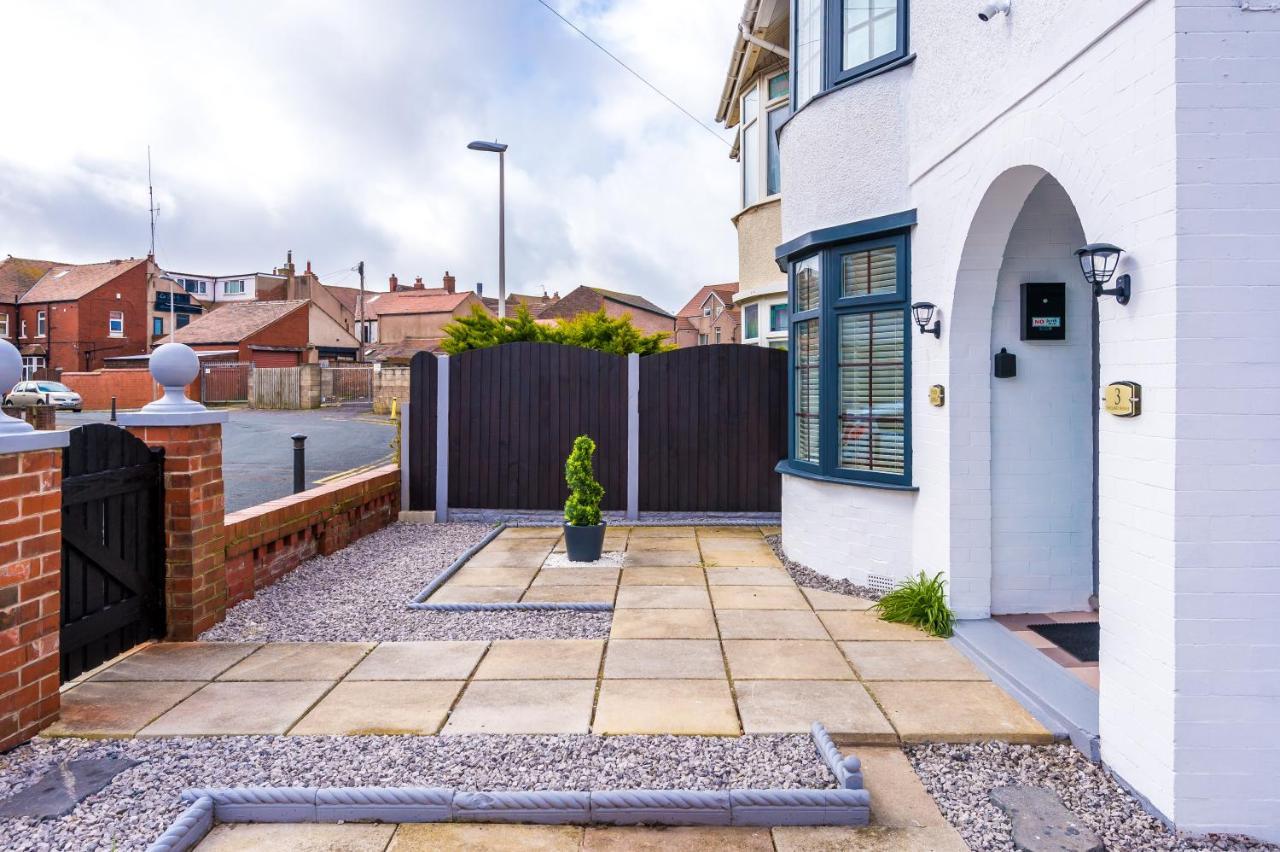 Only Family Groups - Pets Stay For Free - Sleeps 8 - Sofabed Blackpool Exterior foto