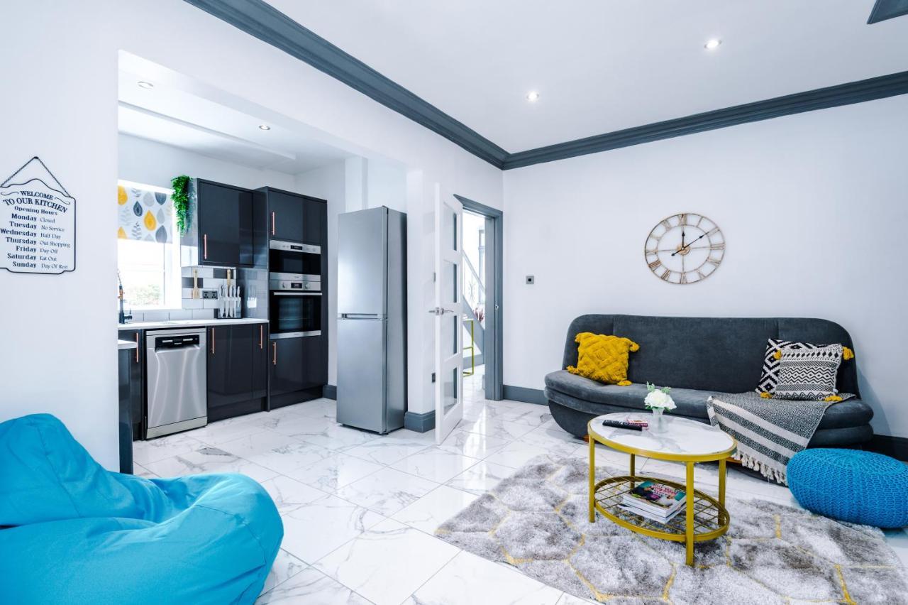 Only Family Groups - Pets Stay For Free - Sleeps 8 - Sofabed Blackpool Exterior foto