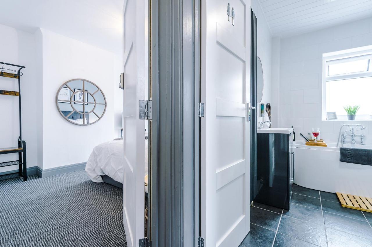 Only Family Groups - Pets Stay For Free - Sleeps 8 - Sofabed Blackpool Exterior foto