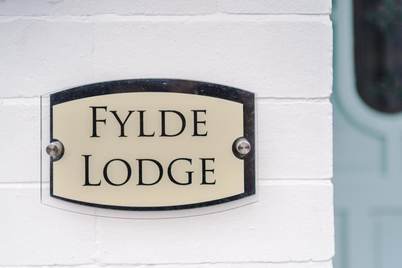 Only Family Groups - Pets Stay For Free - Sleeps 8 - Sofabed Blackpool Exterior foto